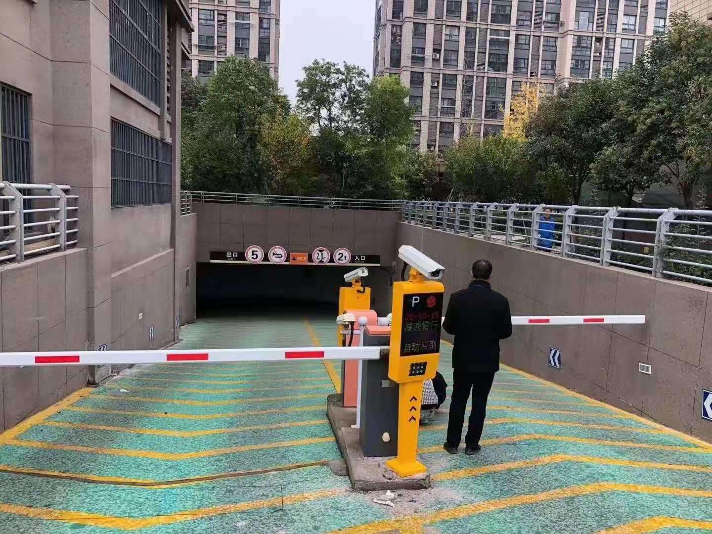 地下車庫車牌識(shí)別系統(tǒng)安裝案例