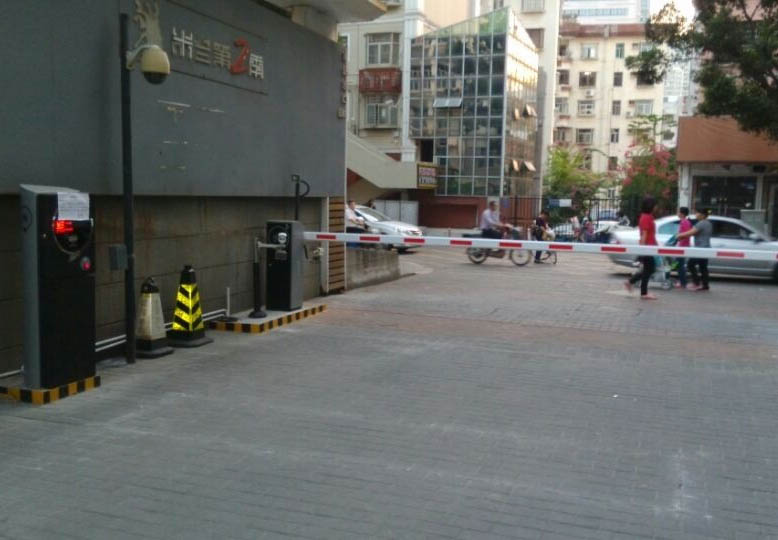 智能<a href='http://www.025ggw.com/Product/Parking/License/' target='_blank'>車牌識別</a>系統為人們創造良好的停車環境，助力智慧城市的發展